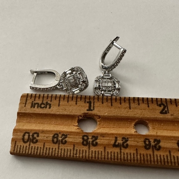 925 Silver baguette cz earrings trending - Picture 2 of 2
